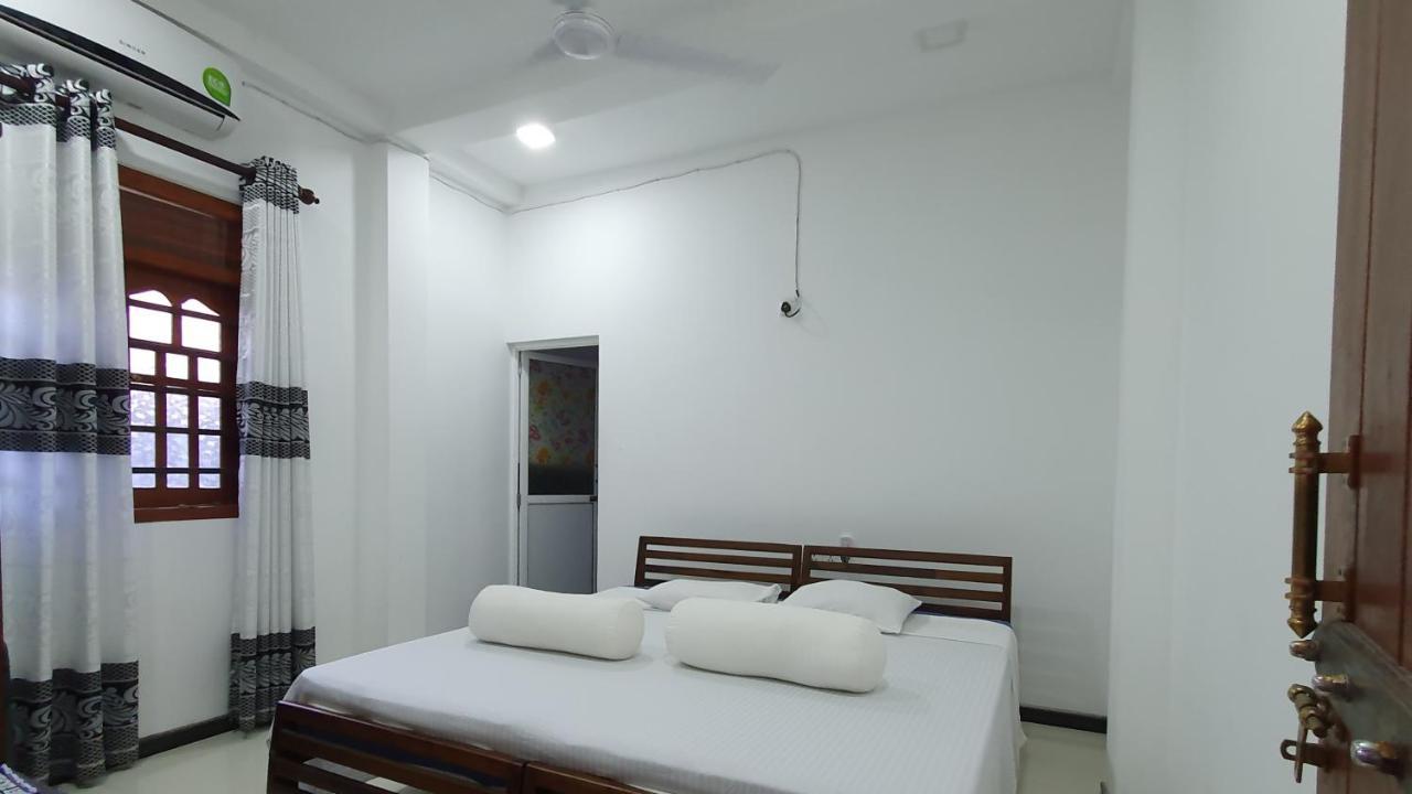 Bandulas Beach House Хикадува Екстериор снимка